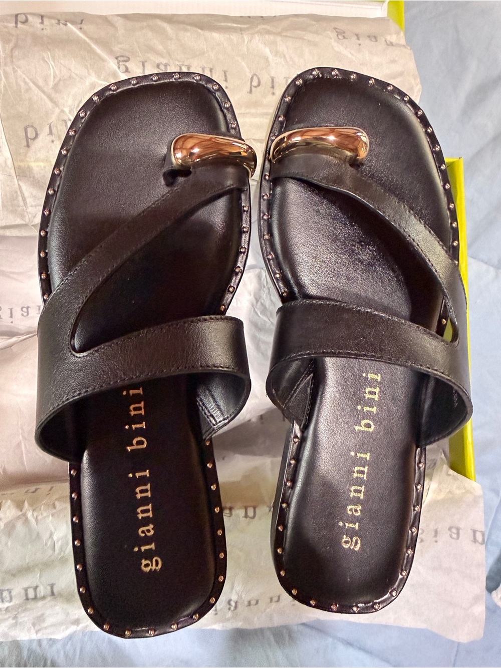 Gianni Bini Warner Leather Toe Loop Hardware Flat Sandals, NIB Size 6.5